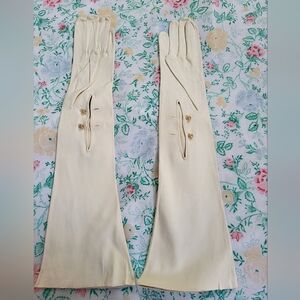 Vintage 1940s Doeskin Elegant Cream Long Gloves